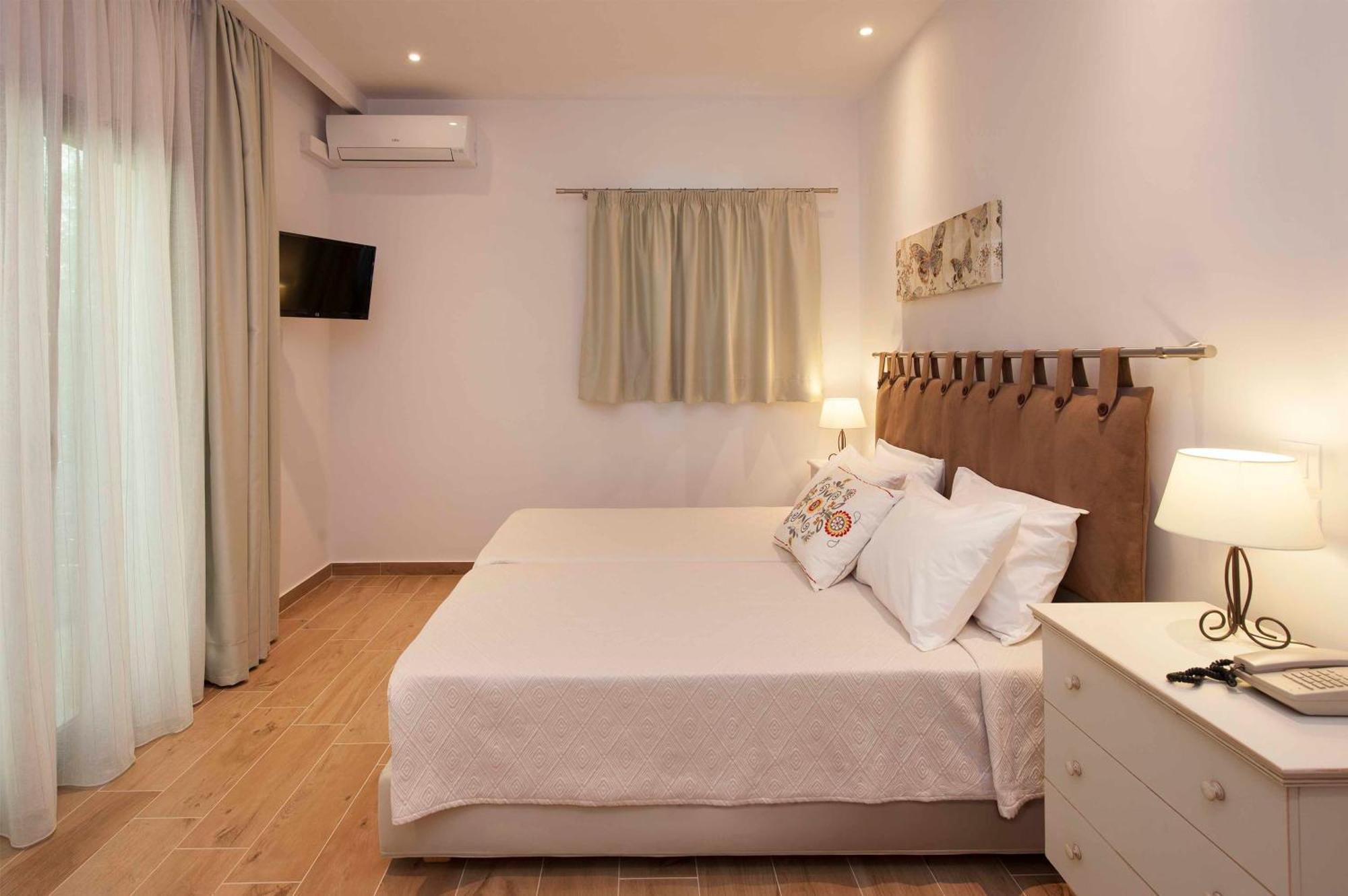 Spiti Prifti Apartments กูเวีย ภายนอก รูปภาพ